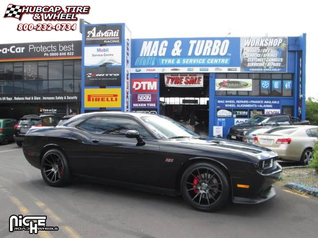 vehicle gallery/dodge challenger niche vicenza m153  Black & Machined with Dark Tint wheels and rims